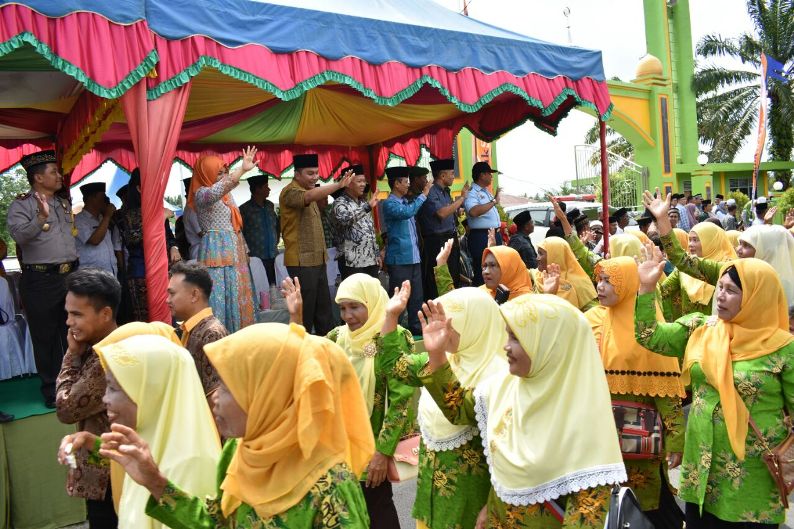 Galeri Foto: Pembukaan MTQ Ke-44 dan FSQ Ke-29 Kabupaten Tapanuli Tengah 2018 4 5