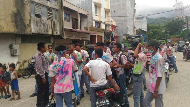 Aksi Coret Baju dan Konvoi Usai UN, Alpian Hutauruk: Kita Tak Bisa Berbuat Apa-Apa 1 konvoi pelajar sma naik septor
