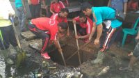 Warga dan Satpol PP Gotong Royong Bersihkan Parit di Jalan Ahmad Dahlan 19 gotroy