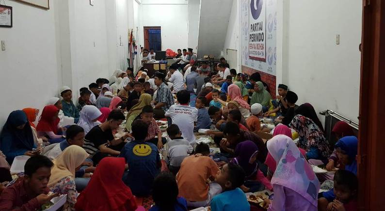 Berbagi Takjil, Santuni Anak Yatim dan Buka Puasa Bersama Perindo Sibolga 1 bukber1