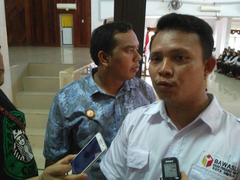 Panwaslu Lantik 184 Pengawas TPS Kota Sibolga 1 darwis