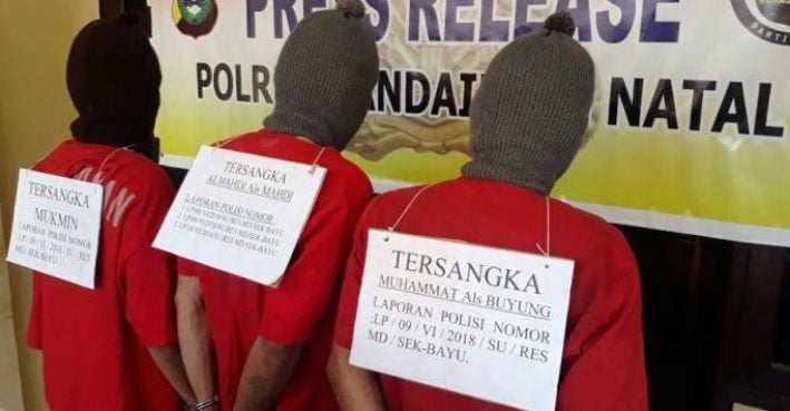 Ngaku Dibisiki Roh Halus, Tiga Pria Ini Bunuh Balita dan Dua Warga Lainnya 1 foto tersangka
