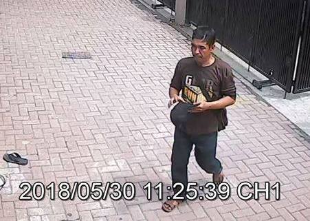 Aksi Pencurian Kotak Amal Terekam CCTV 2 pelaku