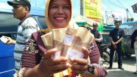VIDEO: BI Sibolga Siapkan Rp1,5 Triliun Penukaran Uang Jelang Lebaran 23 tersenyum