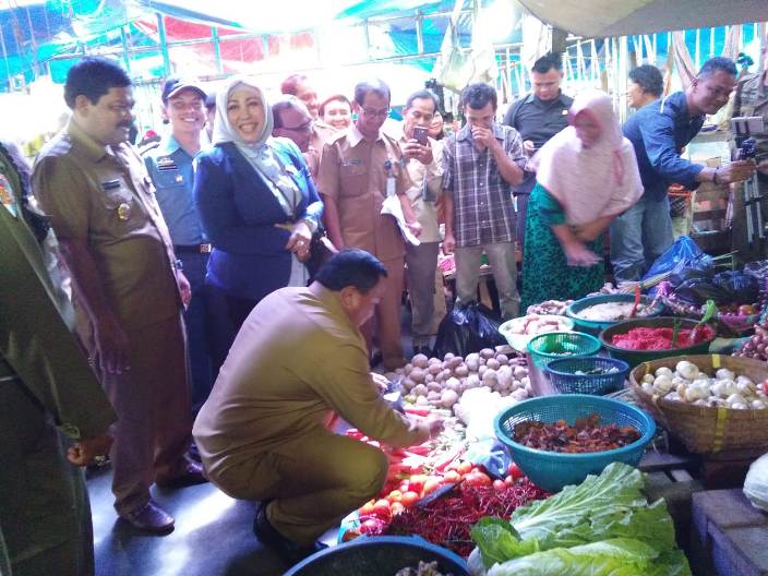 Wali Kota Sibolga Pantau Harga Bahan Kebutuhan Pokok 1 tinjau kebutuhan bahan kebutuhan pokok