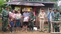 TNI BANTU WARGA MISKIN TNI BANTU WARGA MISKIN