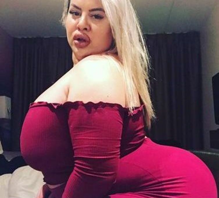 Model Ini Terobsesi Punya Bokong Terbesar di Dunia 1 natasha