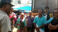 e dalimunthe bersama pedagang pasar kota baringin e dalimunthe bersama pedagang pasar kota baringin