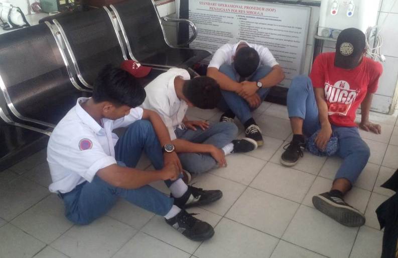 ke empat pelajar ke empat pelajar