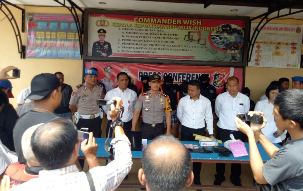 konfresnsi pers di Polres Labuhanbatu konfresnsi pers di Polres Labuhanbatu