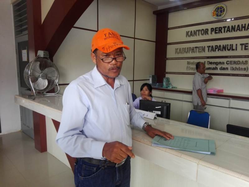 Fans Hotman Paris Hutapea Datangi Kantor BPN di Pandan 1 jambang2