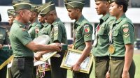 Kasad Beri Penghargaan ke Prajurit TNI AD Berprestasi 7 penghargaan dari kasad tni ke prajurit