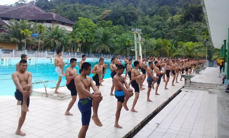 124 Calon Prajurit Caba PK di Korem 023/KS Ikuti Tes Renang 50 Meter 1 renang