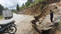 Warga Keluhkan Kondisi Jalan Lintas Dolok Sanggul-Siborongborong 9 tergerus putus