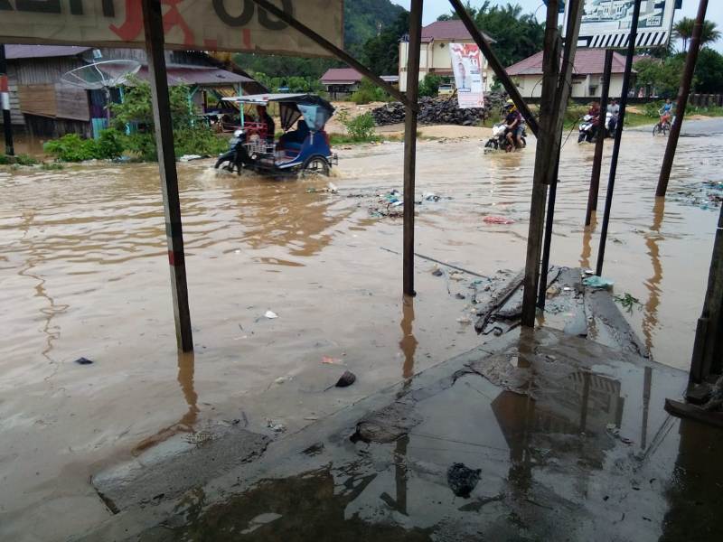 banjir genangi rumah warga