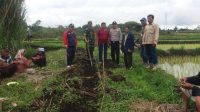 Gotong Royong Bersama Babinsa Membuat Parit di Parbuluan 31 gotroy