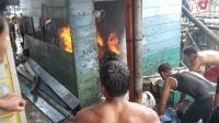 Gudang Penyimpanan Minyak Terbakar 17 gudang