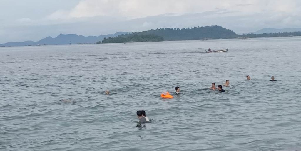 Mandi Air Laut Sibolga Dapat Sembuhkan Penyakit 2 MANDI DIPANTAI