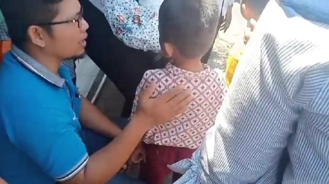 siswa sd lompat dari becak bermotor siswa sd lompat dari becak bermotor