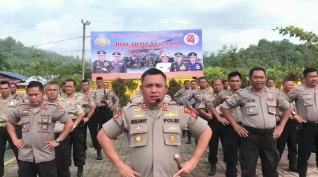 Bentuk Barisan dan Direkam Video Drone, Kapolres Tapteng: Selamat HUT Ke-74 TNI 14 snapshot 001 2