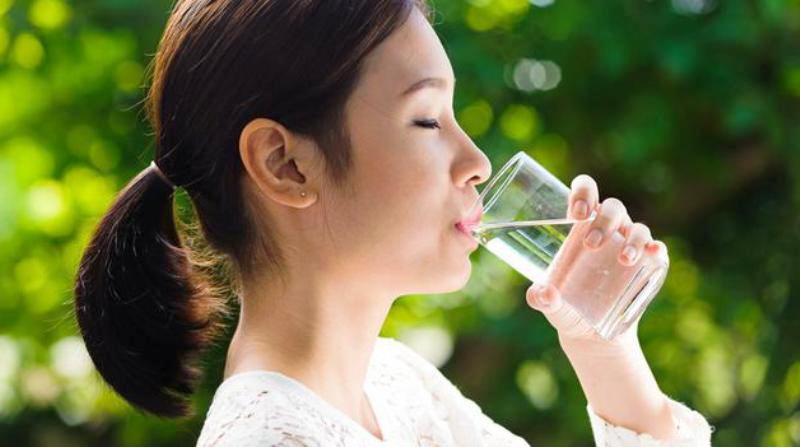 Kurang Minum Bisa Kena Stroke, Begini Penjelasannya 1 092308400 1521022663 Cegah Stres dengan Minum Air Putih By TinnaPong shutterstock