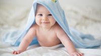 34244-ilustrasi-bayi-usai-mandi-anak-sudah-mandi-bayi-pakai-handuk-bayi-minyak-telon-shutterstock 34244 ilustrasi bayi usai mandi anak sudah mandi bayi pakai handuk bayi minyak telon shutterstock