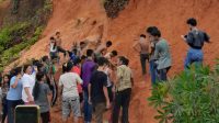BREAKING NEWS: Tiga Orang Tertimbun Saat Mengeruk Tanah di Perbukitan Parombunan Sibolga 14 IMG 20200804 182516