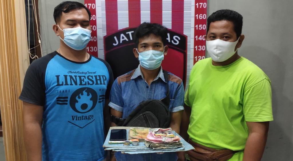 Pria Pengangguran Ini Mendekam di Mapolres Tapteng 1 WhatsApp Image 2020 10 13 at 10.11.30