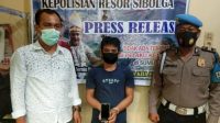 keluar dari jendela keluar dari jendela