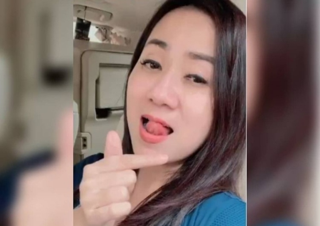 Tante Ernie Pamer Jari 'Sarangeo', Netizen Malah Salfok Melihat Ini 2 WhatsApp Image 2021 01 19 at 16.37.00