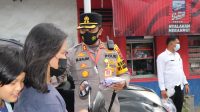 Kapolres Taput dan Bupati Bagi-bagi Masker 12 IMG 20210211 WA0037