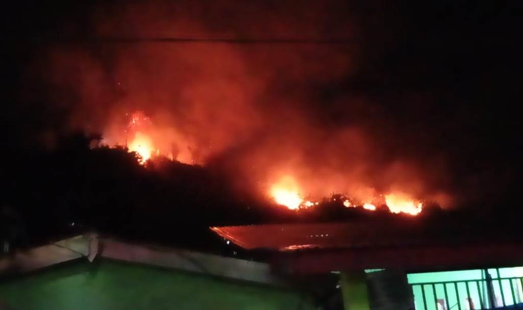 Lagi, Perbukitan di Sibolga Terbakar 1 WhatsApp Image 2021 02 28 at 22.39.55