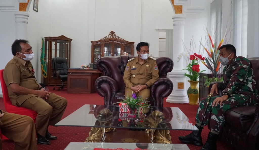 Danrem 023/KS Silaturahmi ke Kantor Bupati Humbahas 1 WhatsApp Image 2021 03 09 at 15.37.45