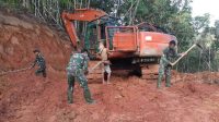 Buka Akses, Alat Berat Dikerahkan ke TMMD Kodim 0213/Nias 28 WhatsApp Image 2021 03 12 at 12.32.51