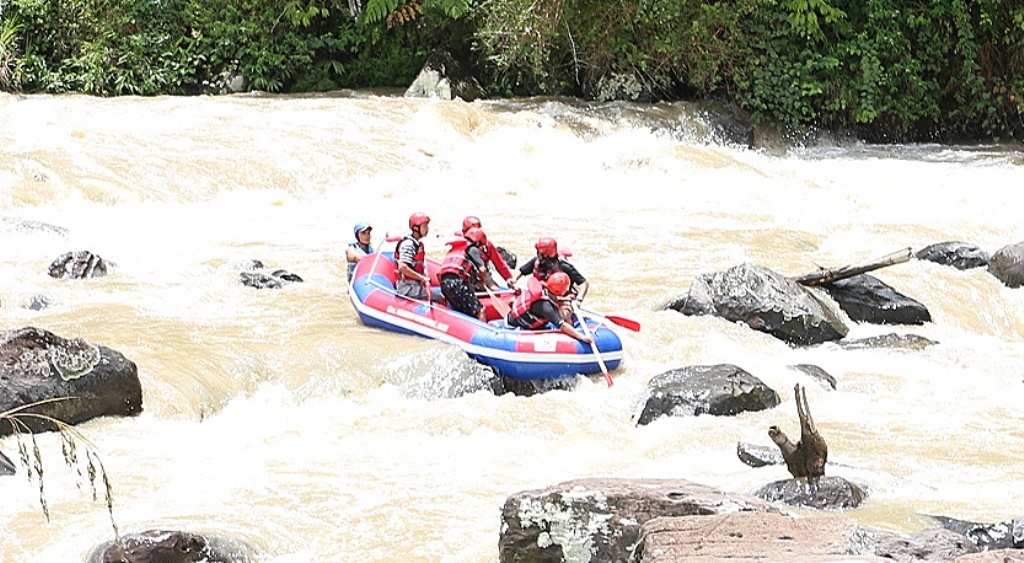Bupati Nikson Minta PT SOL Support Pengembangan Wisata Arung Jeram di Taput Main Arung Jeram di Aek Situmandi Tapanuli Utara