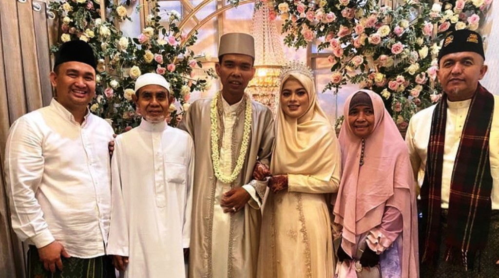 UAS Sudah Nikahi Gadis 19 Tahun, Ini Fotonya! Foto UAS Menikah