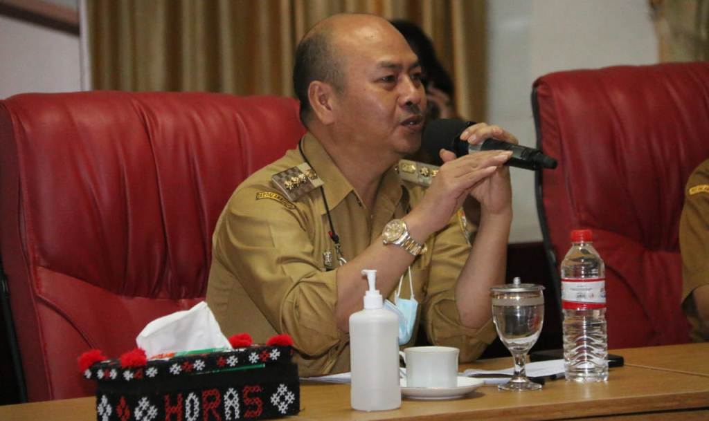 Bupati Taput Buka Secara Resmi Musda Lembaga Adat Dalihan Natolu Bupati Taput Nikson Nababan.