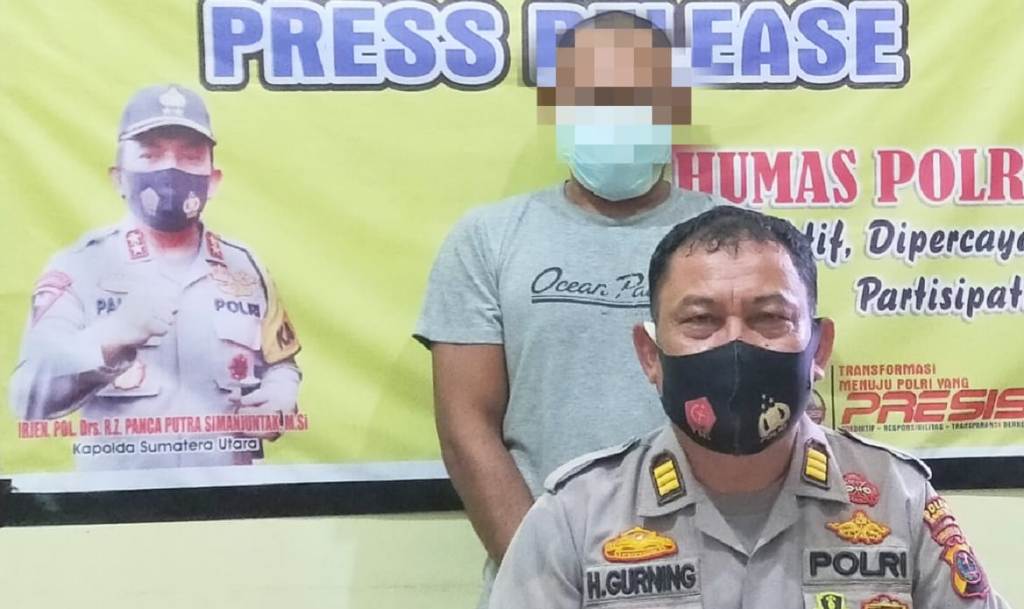 Ayah Rudapaksa Anak Tiri Hingga Hamil, Janinnya Dibuang ke Parit Paparan Tersangka di Mapolres Tapteng. (Foto: dok_istimewa)