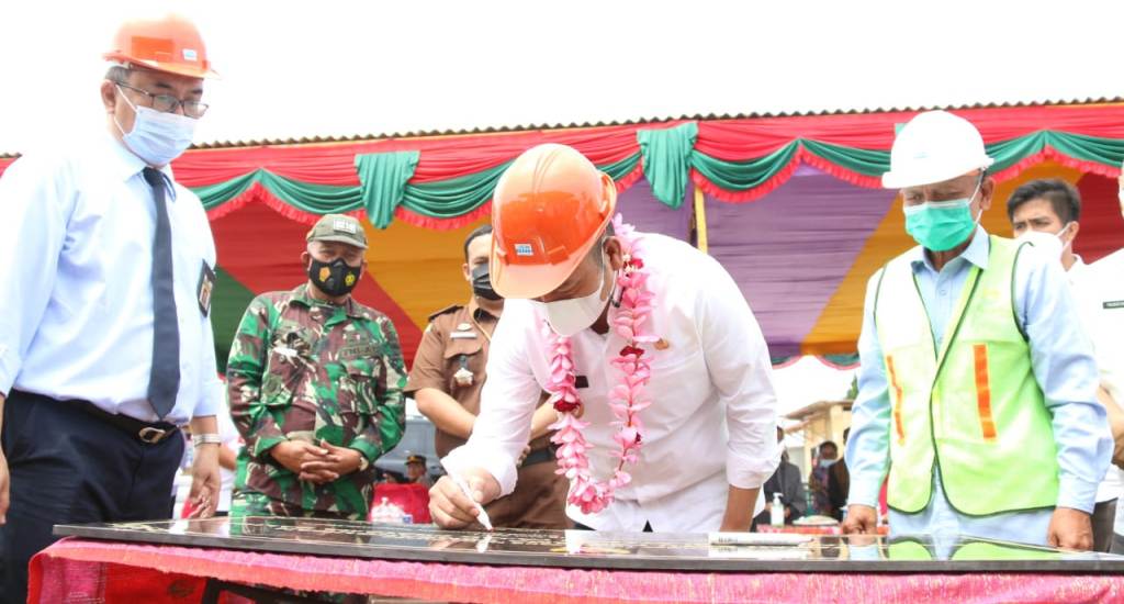 Kantor Pelayanan Pajak Dibangun di Siborongborong Bupati Taput Nikson Nababan Teken Prasasti Pembangunan Gedung KPP Pratama Silangit.