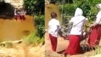 Duh, Bocah SD Seberangi Sungai-Bergelantungan Pakai 'Keranjang Terbang' Foto: Screenshot video beredar.