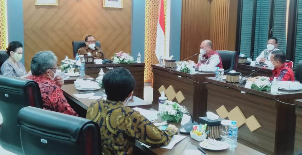 Dewan Pertimbangan Presiden Sampaikan Kabar Baik Terkait Pendirian Untara Foto: Pertemuan Bupati Tapanuli Utara, Nikson Nababan dengan Dewan Pertimbangan Presiden, Membahas Perihal Transformasi Institut Agama Kristen Negeri (IAKN) menjadi Universitas Negeri Tapanuli Utara (Untara), Rabu (9/6/2021).