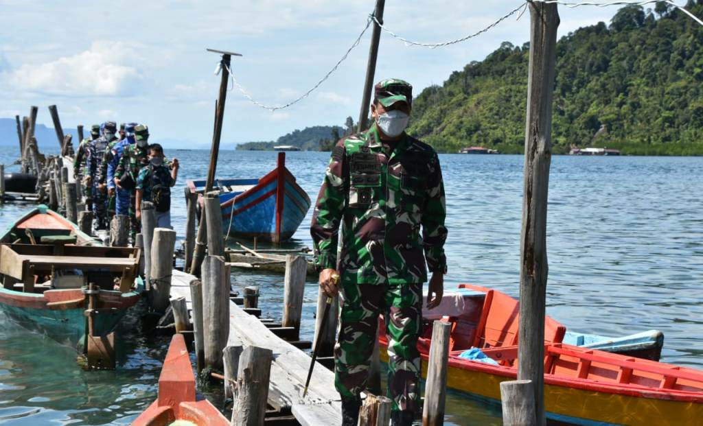 Danrem 023/KS, Kolonel Inf Febriel Buyung Sikumbang, tinjau pelaksanaan vaksinasi massal COVID-19 di pulau terpencil (Pulau Mursala) yang merupakan wilayah Kodim 0211/TT, Rabu (30/6/2021).