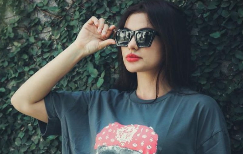 Seksinya Nora Alexandra Berenang Pakai Bra Merah Nora Alexandra. (Foto: dok_Instagram)