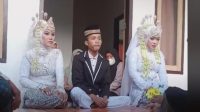 Seorang pria menikahi dua wanita kembali terjadi di NTB. Pernikahan itu disebut terjadi di Kecamatan Pujut, Kabupaten Lombok Tengah. (FB Doyok Potret)