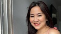 Tante Ernie Selfie di Kamar Mandi Pamer Body Goals Tante Ernie. (Foto: Instagram)