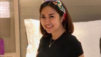 Gaya Centil Tante Ernie Foto Selfie di Depan Cermin, Netizen: Heran Gue, Padahal Udah Tua Tante Ernie (Instagram)