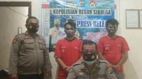 2 Laki-laki dan 1 Perempuan Diamankan dari Sebuah Rumah di Tor Simarbarimbing Paparan Tersangka di Mapolres Sibolga. (dok/istimewa)