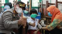 Cara Kapolres Sibolga Agar Anak SD Tak Menangis saat Divaksin 21 IMG 20220113 WA0120