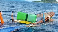 Basarnas Evakuasi 4 ABK KM Rezeki yang Terbalik di Pulau Silabu-labu Tapteng 19 IMG 20220503 221752