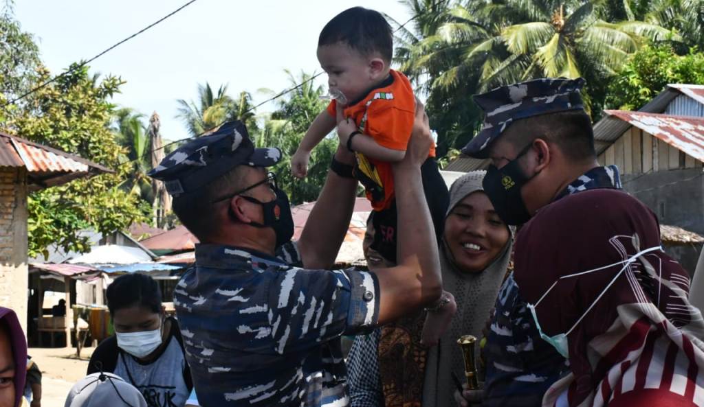 Sukseskan KBN, TNI AL Bakti Sosial Kesehatan di Tapteng 1 WhatsApp Image 2022 07 15 at 05.41.08
